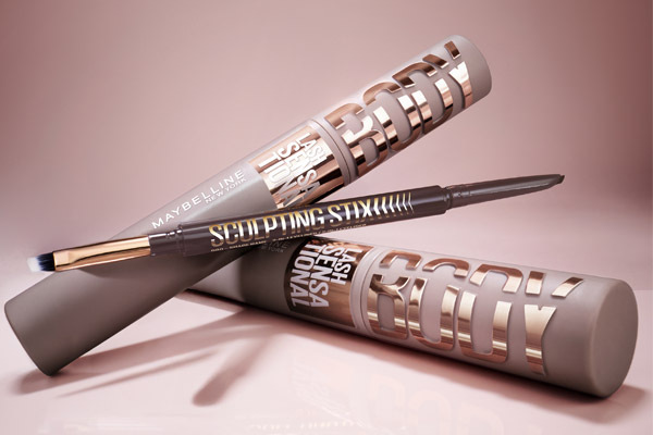Der SCULPTING STIX 2-IN-1 EYELINER von Maybelline New York ist dein neues Go-tofür Liner-Looks, die du ganz easy anpassen kannst