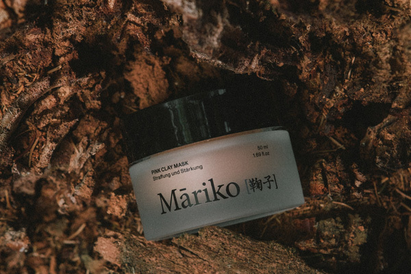 Die Pink Clay Mask strafft und stärkt die Hautstruktur