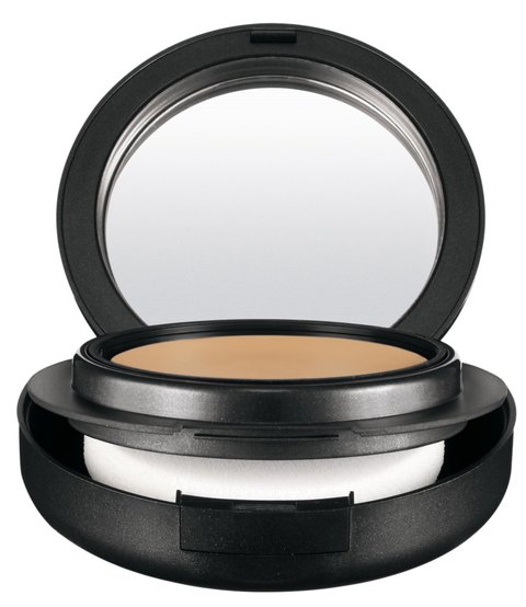 MAC Mineralize Foundation SPF15 MAC Mineralize Foundation SPF15