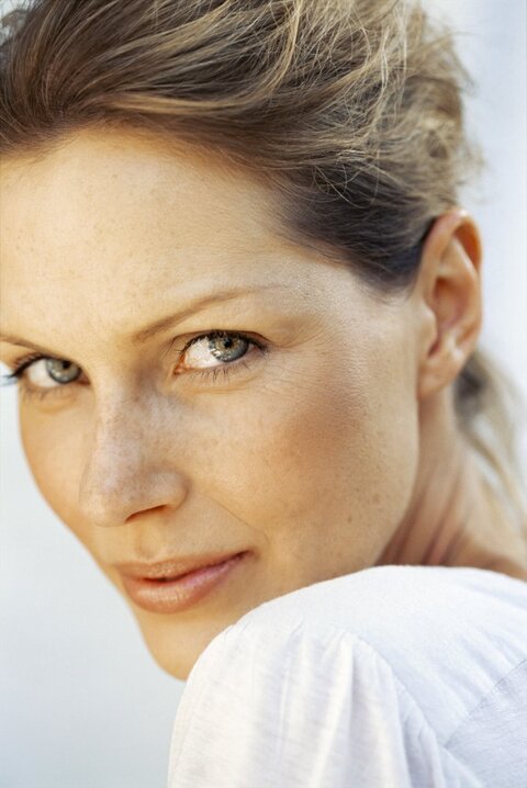 Die Österreicherin trägt im Sommer 2009 bevorzugt Nude Look