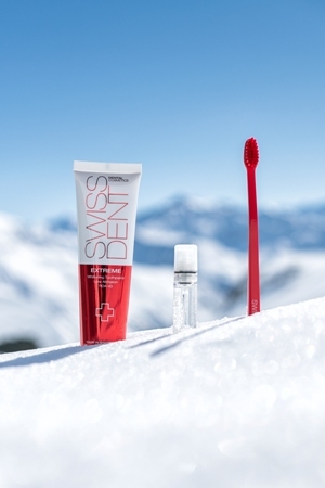 Die Innovation bei Swissdent besteht nun darin, dass die Pasten nicht mittels Silikate schrubben, sondern den Zahn mit Fruchtenzymen waschen. Es ist eine besonders sanfte Reinigung der Zähne Die Innovation bei Swissdent besteht nun darin, dass die Pasten nicht mittels Silikate schrubben, sondern den Zahn mit Fruchtenzymen waschen. Es ist eine besonders sanfte Reinigung der Zähne