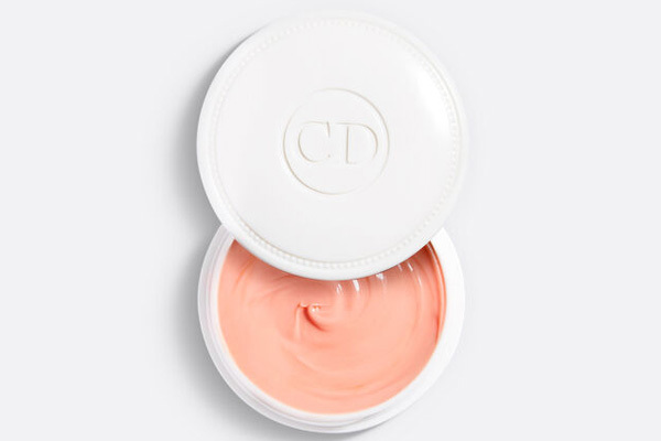Dior Creme Abricot verbessert die Widerstandsfähigkeit der Nägel und begünstigt ihr Wachstum Dior Creme Abricot verbessert die Widerstandsfähigkeit der Nägel und begünstigt ihr Wachstum