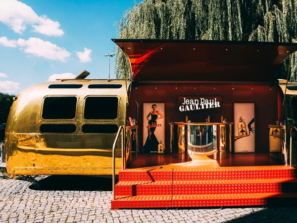 Ein goldener Airstream bringt La Favorite nach Wien