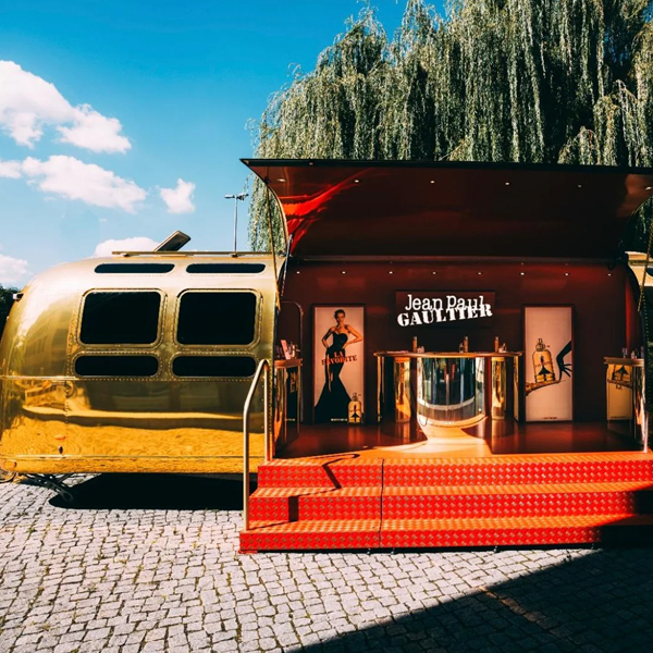 Ein goldener Airstream bringt La Favorite nach Wien