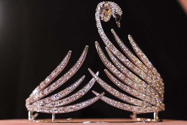 Die Tiara für die Debütantinnen wird von Swarovski zur Verfügung gestellt