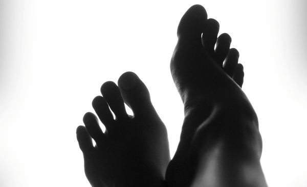 Verspannungen der Zehen zu lösen, kann eine Wohltat für den gesamten Körper sein