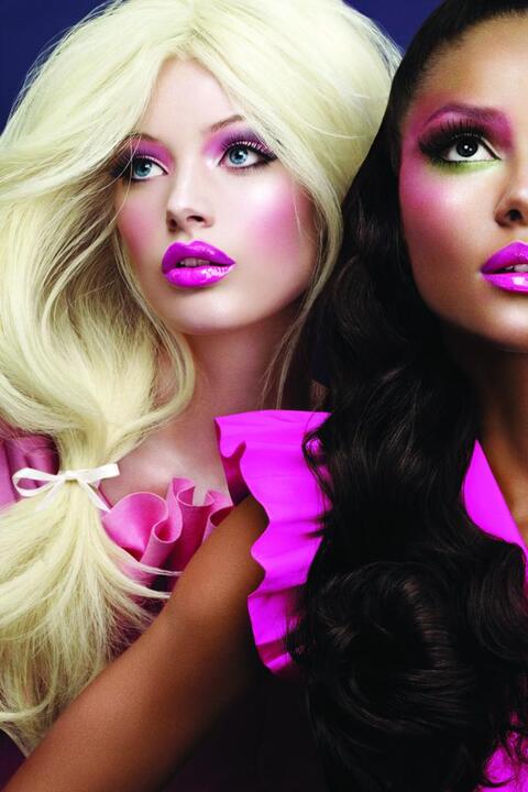 Barbie loves MAC Barbie loves MAC