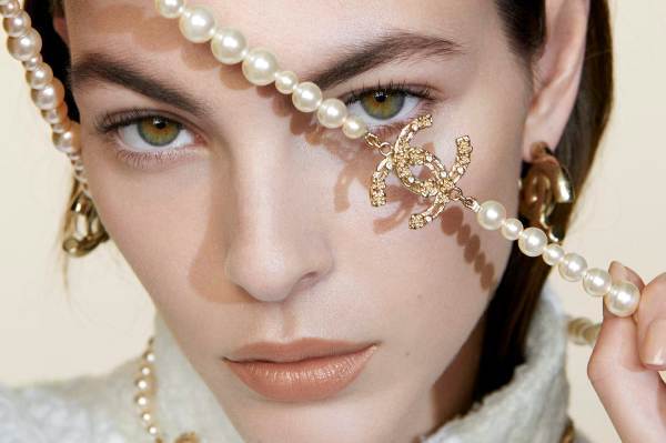 Die Skin-to-Skin Nuancen heben den Nude Look auf eine neue Ebene Die Skin-to-Skin Nuancen heben den Nude Look auf eine neue Ebene