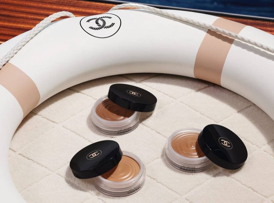 Der neue Soleil Tan Medium Bronze Ton der must-have HEALTHY GLOW BRONZING CREAM sorgt für einen zart samtigen Glow. Der neue Soleil Tan Medium Bronze Ton der must-have HEALTHY GLOW BRONZING CREAM sorgt für einen zart samtigen Glow.