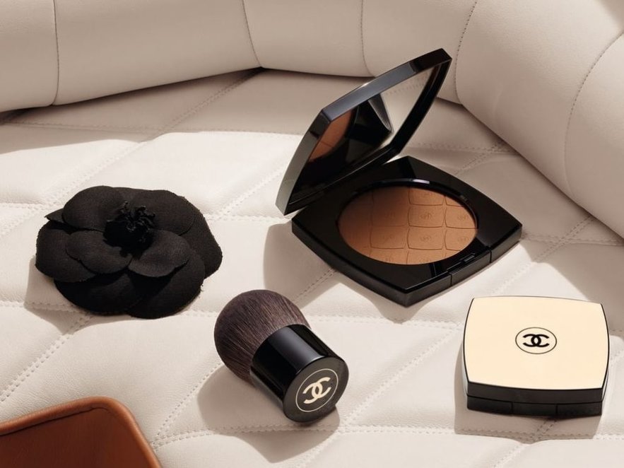 Oversize healthy glow Powder wärmt die Haut und verleiht ihr eine sonnige Ausstrahlung Oversize healthy glow Powder wärmt die Haut und verleiht ihr eine sonnige Ausstrahlung