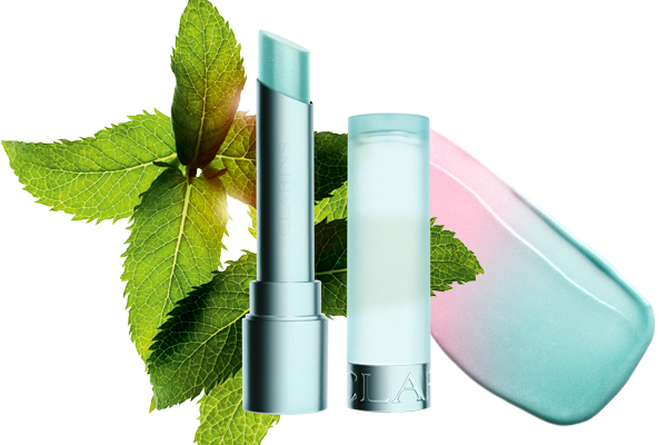 Der Cryo-Plumping Lip Oil Balm kombiniert pflegende Lip-Balm-Eigenschaften mit einem aufpolsternden Peptid.