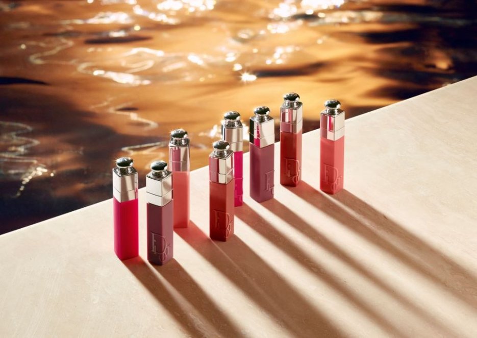 Dior Addict Lip Tint gibt mit 12 natürlichen und gleichzeitig charakteristischen Nuancen in diesem Sommer den Ton an Dior Addict Lip Tint gibt mit 12 natürlichen und gleichzeitig charakteristischen Nuancen in diesem Sommer den Ton an