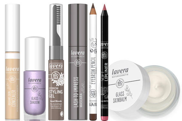 Die Lippen mit dem Soft Lipliner in der Farbe Mauve 06 umranden und ausfüllen. Den Glass Skinbalm für einen natürlichen Gloss-Effekt auf die Lippen auftupfen Die Lippen mit dem Soft Lipliner in der Farbe Mauve 06 umranden und ausfüllen. Den Glass Skinbalm für einen natürlichen Gloss-Effekt auf die Lippen auftupfen